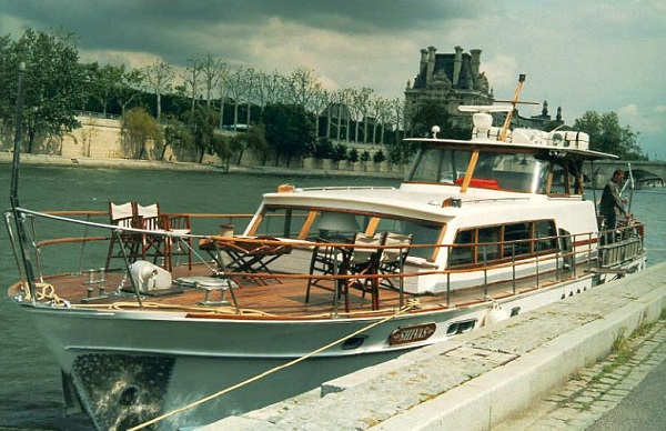 Лодка по Сене